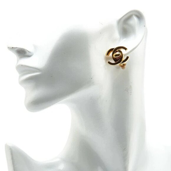CHANEL Turnlock CC logos Clip-On Clip-On Earrings Gold Tone 95A Auth - Picture 1 of 6